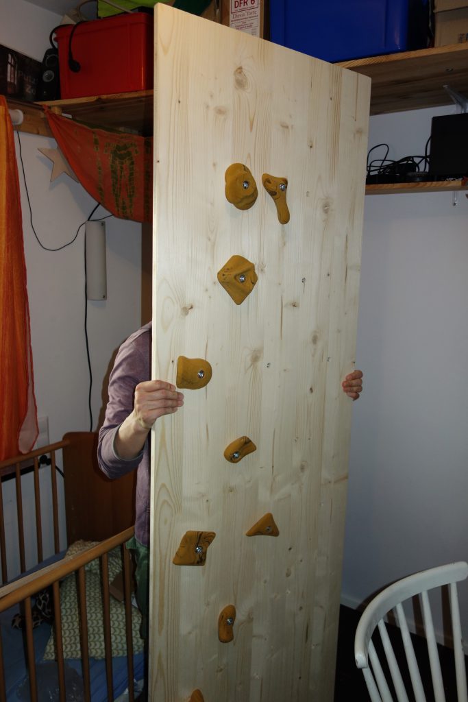 Kletterwand für Kinder im eigenen Kinderzimmer - Outdoorfamilie