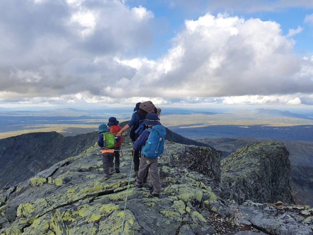 Über den Grat auf Storsylet im Sylarna Gebirge in Schweden