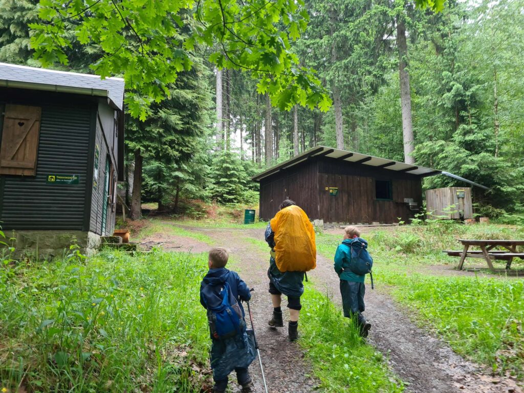 Willys Ruh, eine große Wander-Hütte am Forststeig